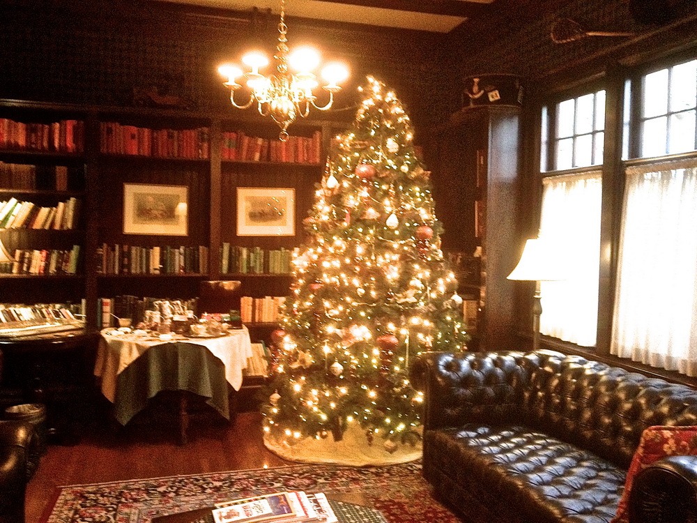 An Old Fashioned Christmas Package